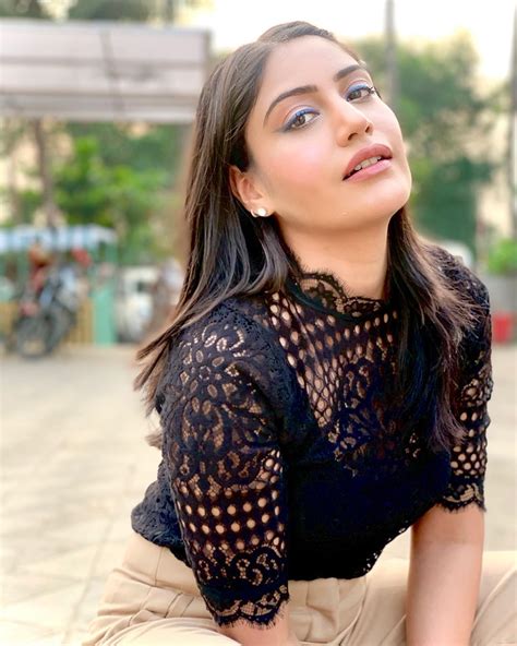 surbhi chandna instagram